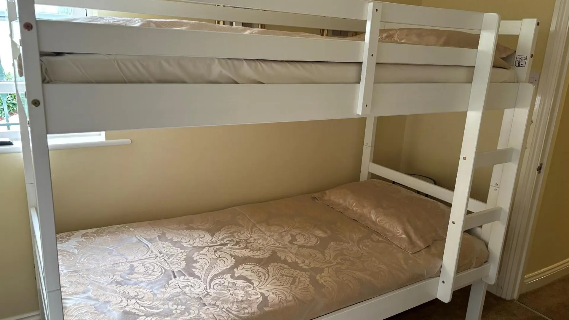 Silversprings - City Centre Apartments With Parking Exeter