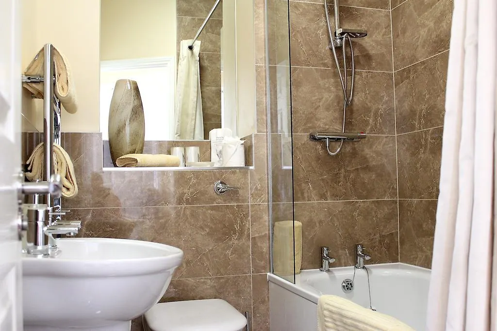 Silversprings - City Centre Apartments With Parking Exeter